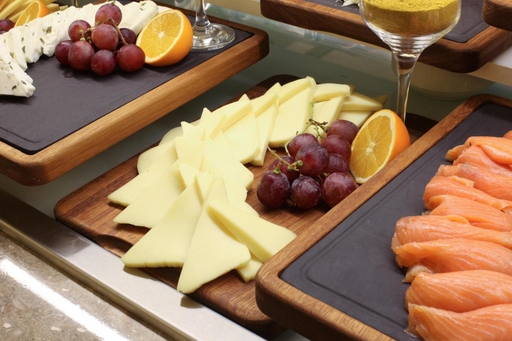 ベントレー バイ モントン ホテルズ スペシャル クラス イスタンブール エクステリア 写真 A cheese platter