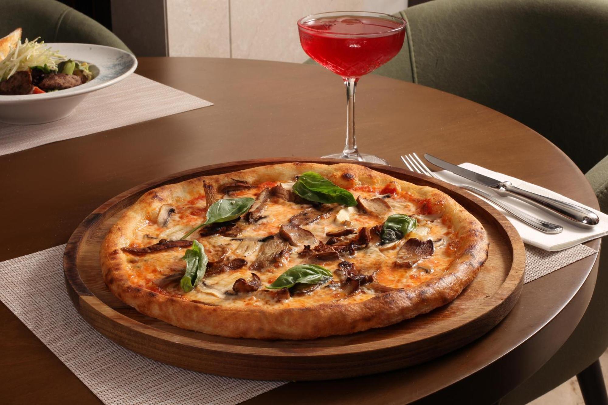ベントレー バイ モントン ホテルズ スペシャル クラス イスタンブール エクステリア 写真 Pizza with wine