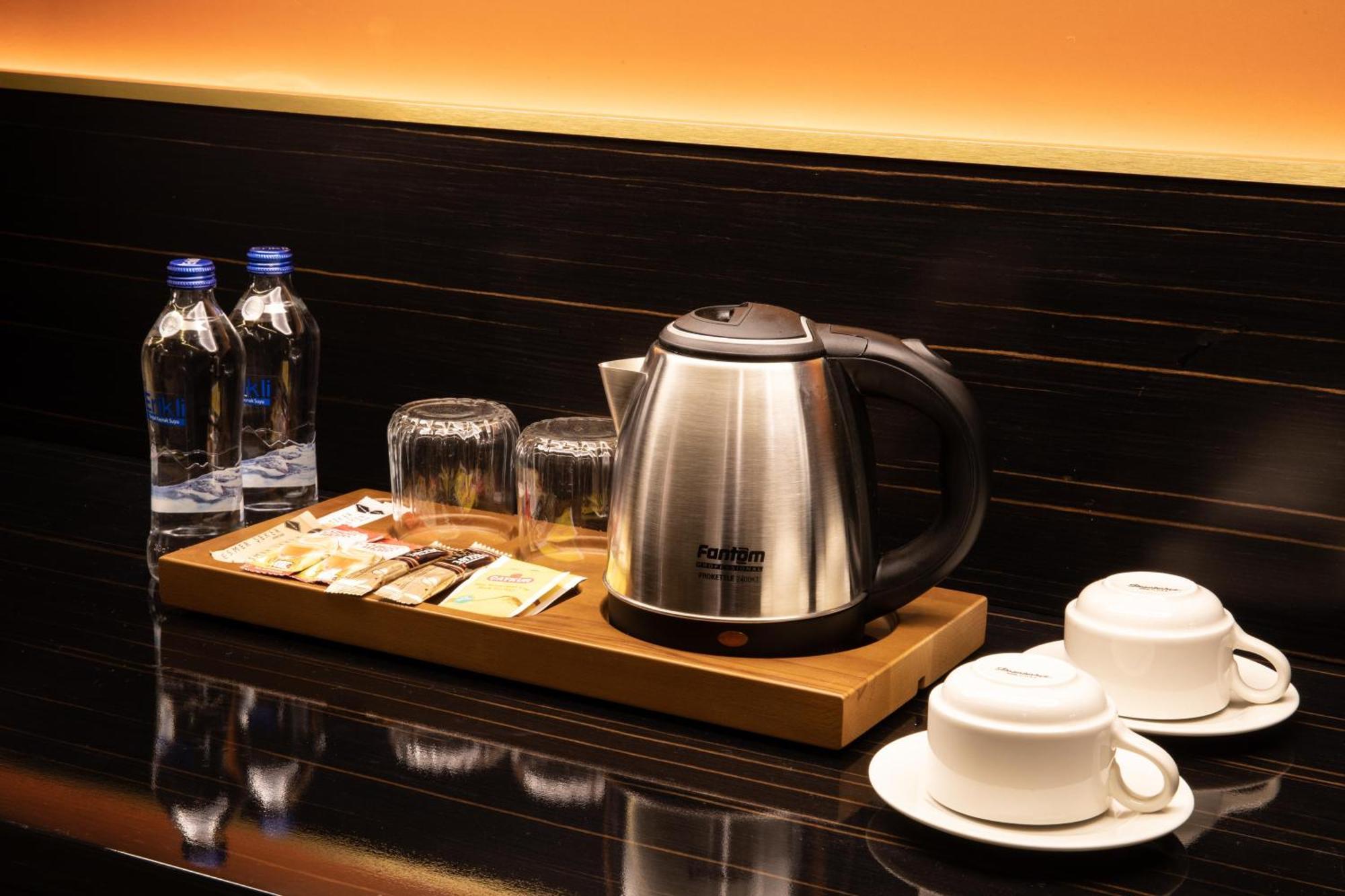 ベントレー バイ モントン ホテルズ スペシャル クラス イスタンブール エクステリア 写真 A kettle in a hotel room
