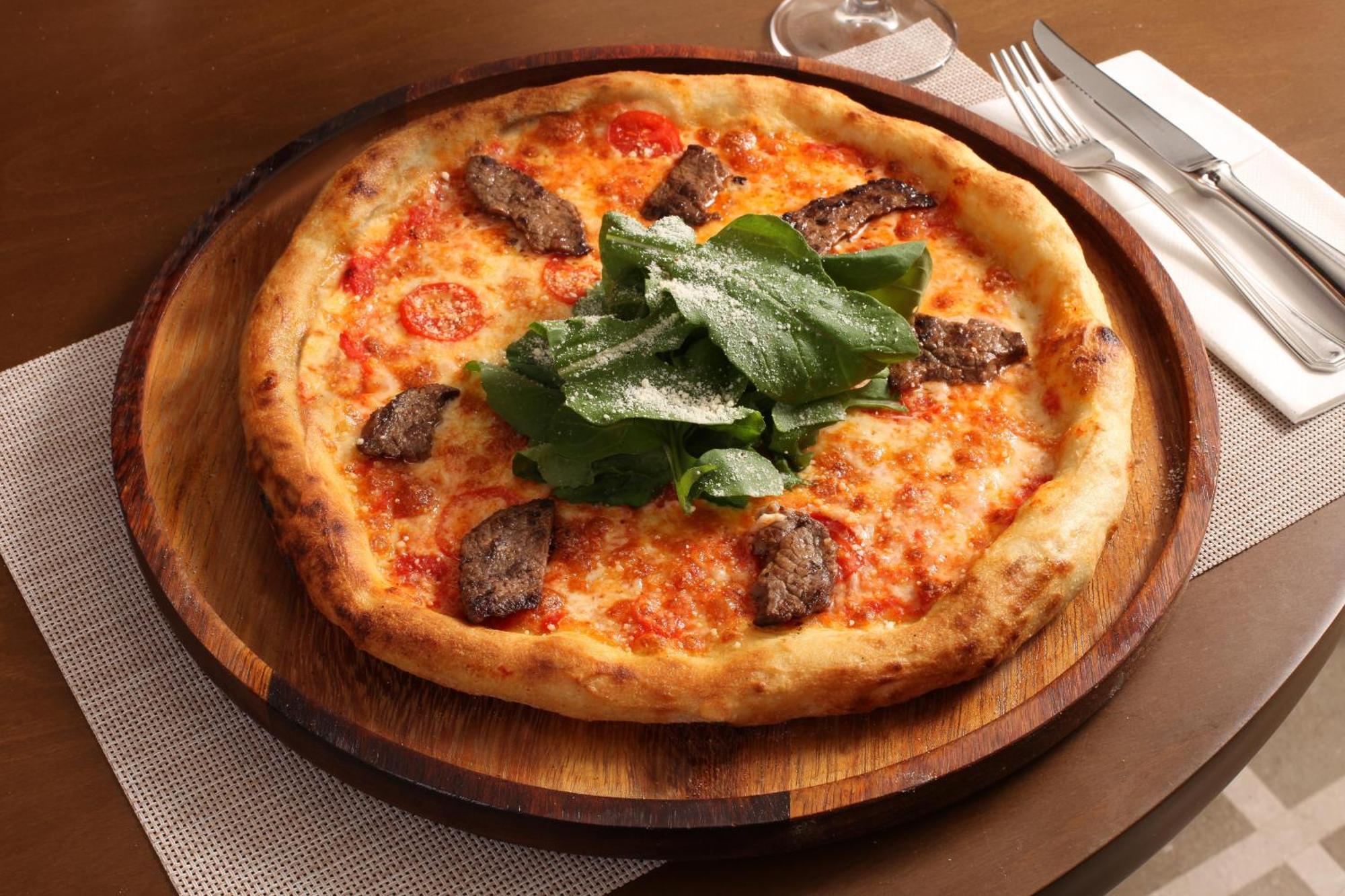 ベントレー バイ モントン ホテルズ スペシャル クラス イスタンブール エクステリア 写真 A pizza with sausage and arugula